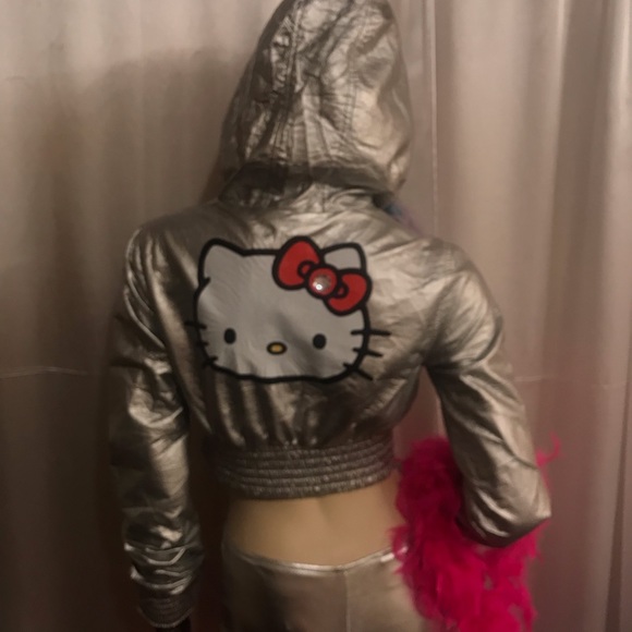 Amazing 🤩 rare y2k metallic silver hello kitty cropped jacket♥️ - Picture 7 of 17